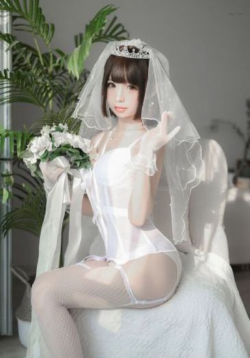 欧美雪纺比基尼罩衫_BD在线视频观看