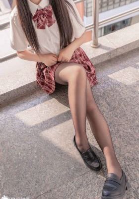 欧美珍珠牛仔外套街拍_BD国语完整视频观看