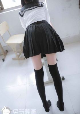 欧美人化妆先化眼妆_4KBD在线观看