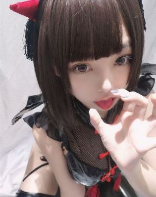 欧美礼服露肩高贵_1080P高清电影在线
